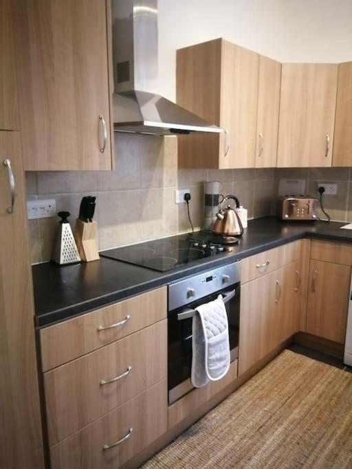 Stylish One Bed Flat With Private Parking Apartment Aberdeen Bagian luar foto