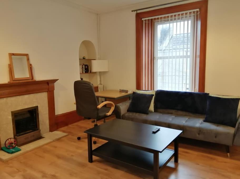 Stylish One Bed Flat With Private Parking Apartment Aberdeen Bagian luar foto